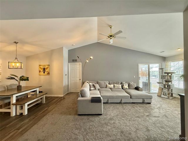 43431 Claremont Dr. E Drive, Clinton Township, MI 48038