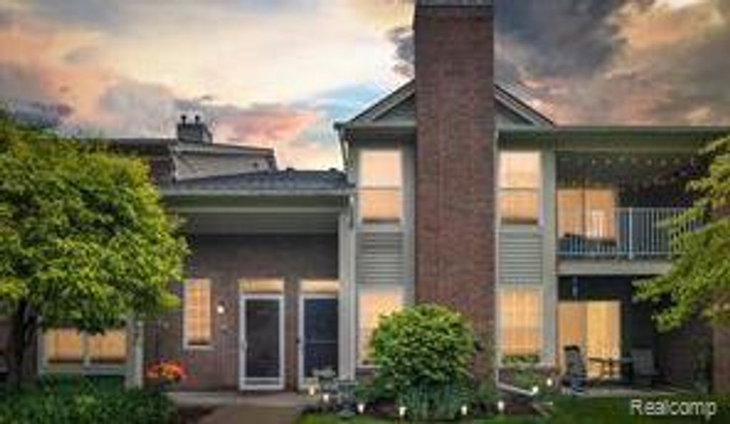 43431 Claremont Dr. E Drive, Clinton Township, MI 48038