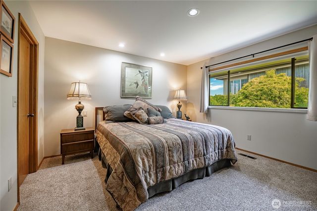 5575 Coquitlam Drive, Blaine, WA 98230