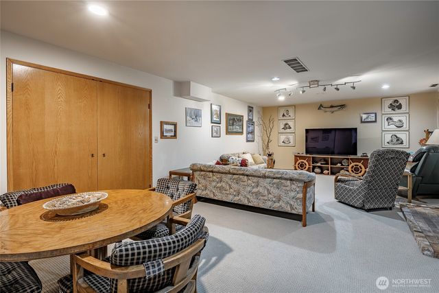 5575 Coquitlam Drive, Blaine, WA 98230