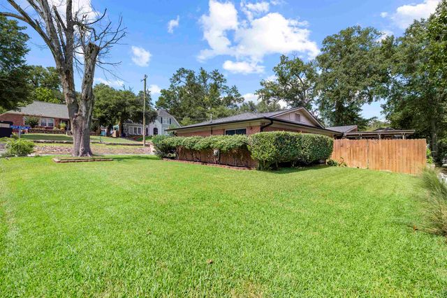 103 W Red Oak, Henderson, TX 75654
