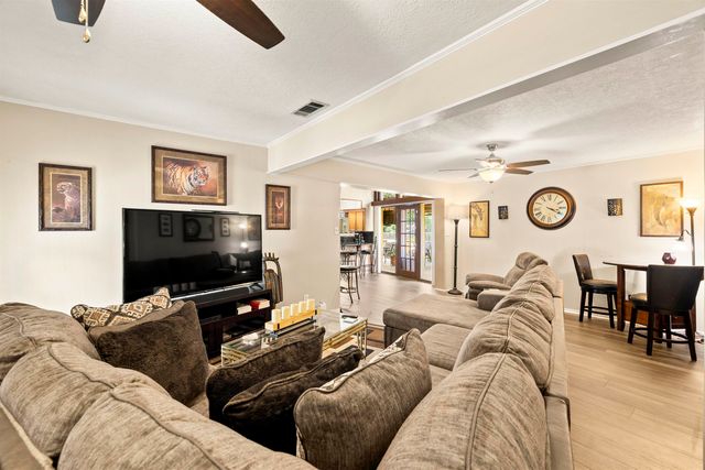 103 W Red Oak, Henderson, TX 75654