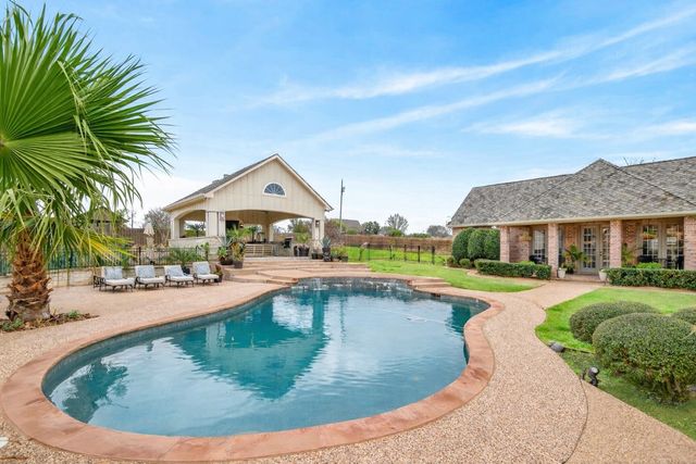 2101 Lakeshore Drive, Cleburne, TX 76033