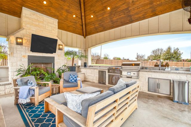 2101 Lakeshore Drive, Cleburne, TX 76033