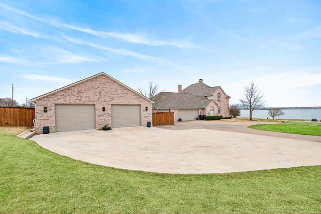 2101 Lakeshore Drive, Cleburne, TX 76033