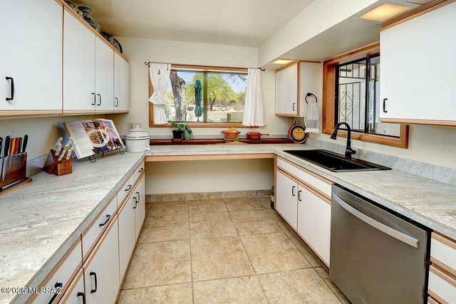 7574 N Desert Tree Drive, Tucson, AZ 85704