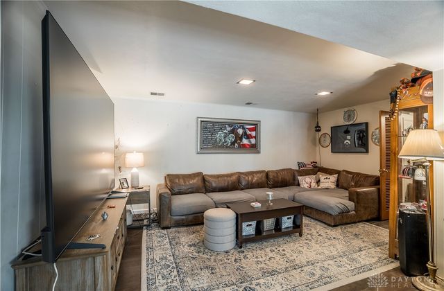 5550 Joyce Ann Dr, Dayton, OH 45415