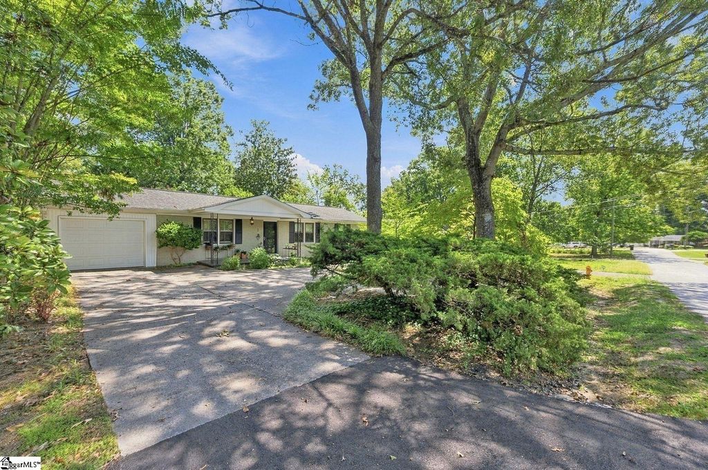 7 Thames Drive, Taylors, SC 29687