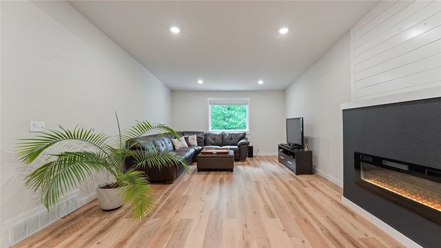 2 Purfleet Drive, Bella Vista, AR 72715