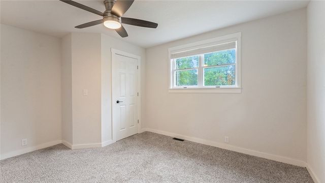 2 Purfleet Drive, Bella Vista, AR 72715