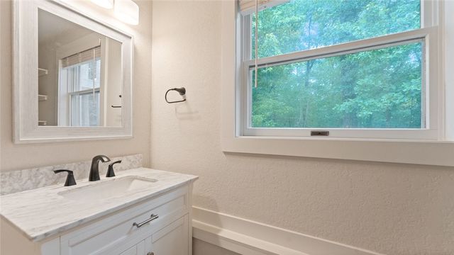 2 Purfleet Drive, Bella Vista, AR 72715