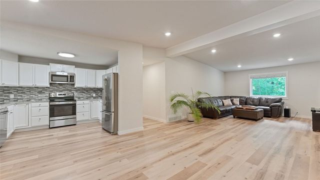 2 Purfleet Drive, Bella Vista, AR 72715