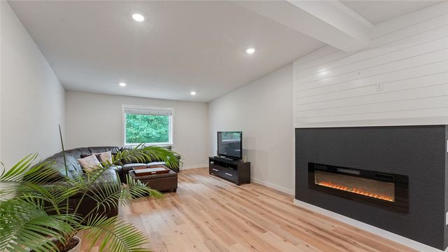 2 Purfleet Drive, Bella Vista, AR 72715