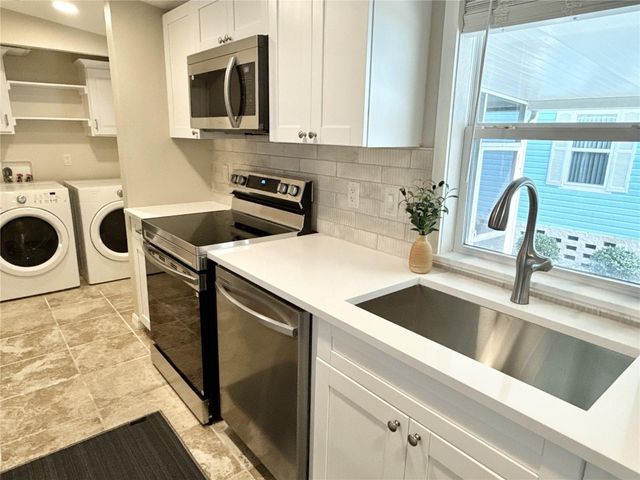 7107 MOUNT ESSEX DRIVE NE 520, St Petersburg, FL 33702