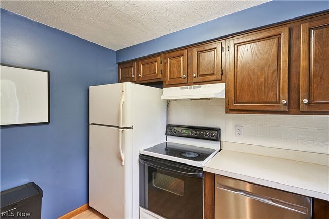 5165 Fawn Drive, New Franklin, OH 44319