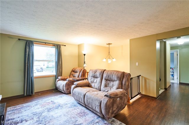 5165 Fawn Drive, New Franklin, OH 44319