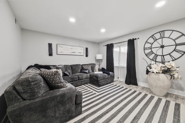 1003 Heritage Dr, Madison, TN 37115