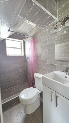 1105 NE 119th St A, Biscayne Park, FL 33161