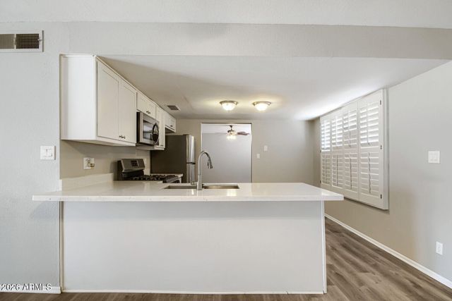 1946 W KERRY Lane, Phoenix, AZ 85027