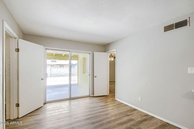 1946 W KERRY Lane, Phoenix, AZ 85027