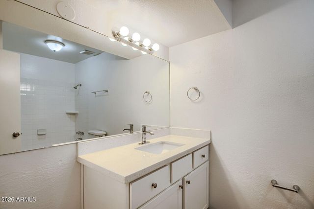 1946 W KERRY Lane, Phoenix, AZ 85027