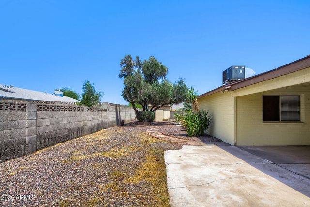 1946 W KERRY Lane, Phoenix, AZ 85027