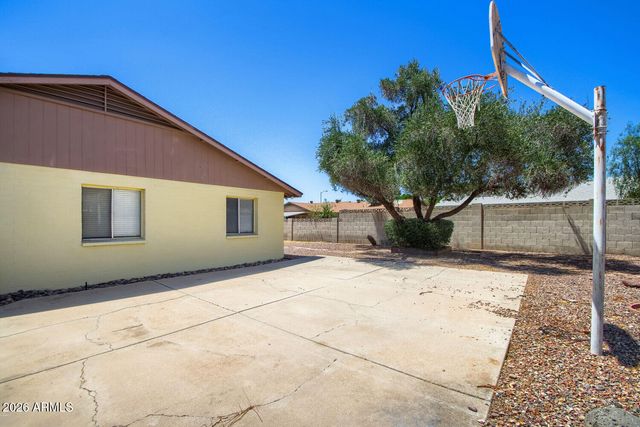 1946 W KERRY Lane, Phoenix, AZ 85027