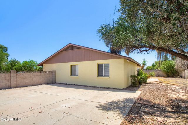 1946 W KERRY Lane, Phoenix, AZ 85027