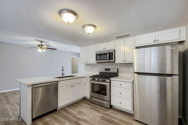 1946 W KERRY Lane, Phoenix, AZ 85027