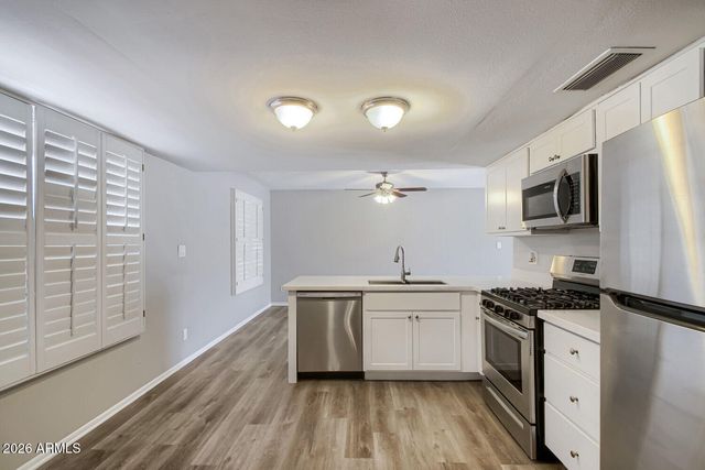 1946 W KERRY Lane, Phoenix, AZ 85027
