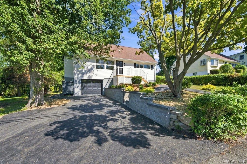 724 Locksley Road, Yorktown Heights, NY 10598 — exterior