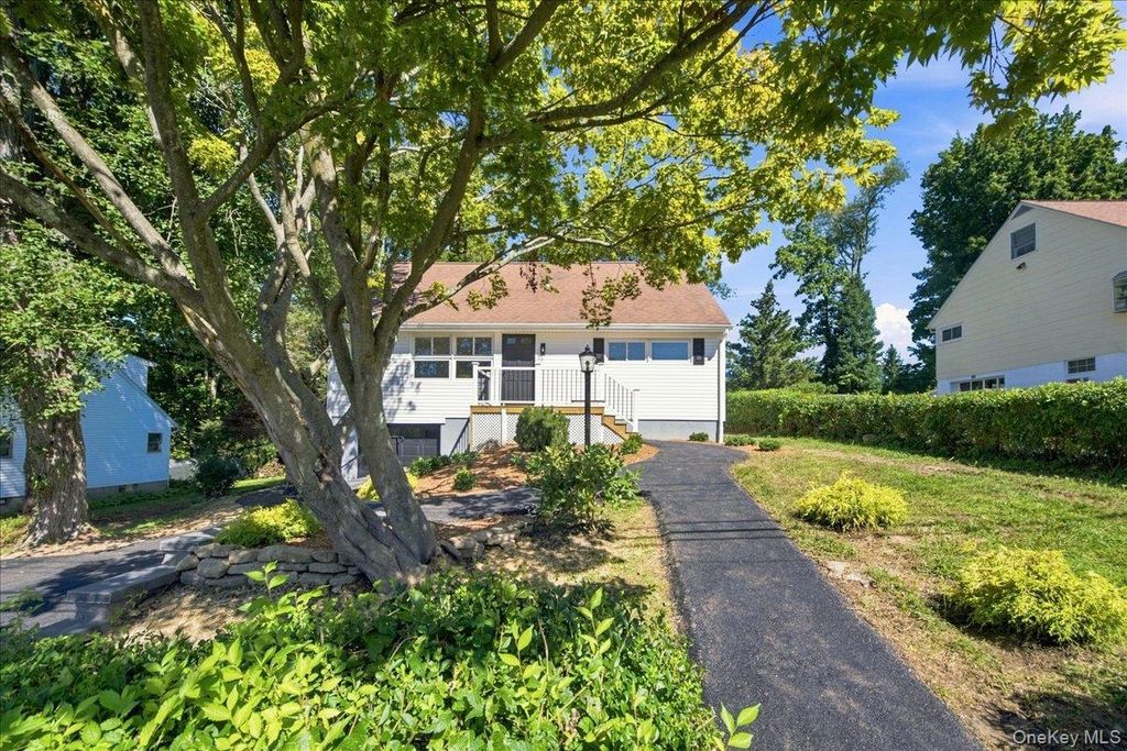 724 Locksley Road, Yorktown Heights, NY 10598 — photo 2