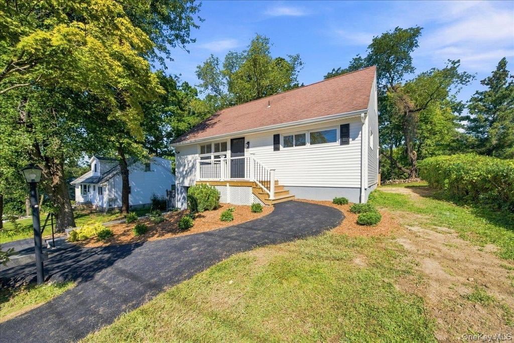 724 Locksley Road, Yorktown Heights, NY 10598 — photo 3