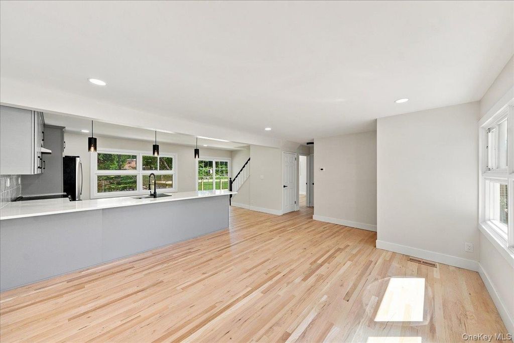 724 Locksley Road, Yorktown Heights, NY 10598 — photo 5