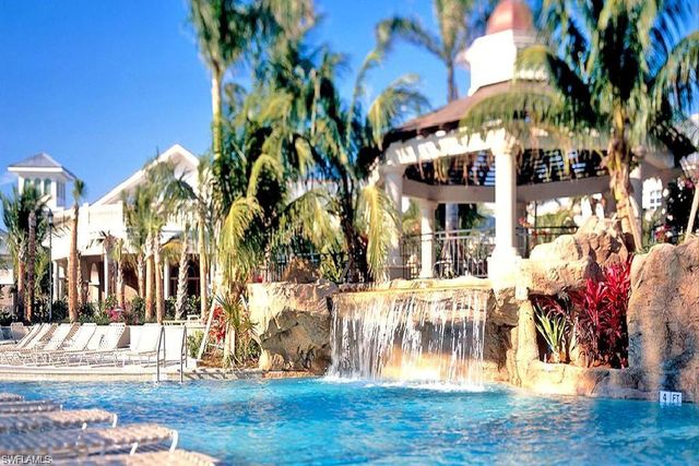 3985 Deer Crossing CT 201, Naples, FL 34114