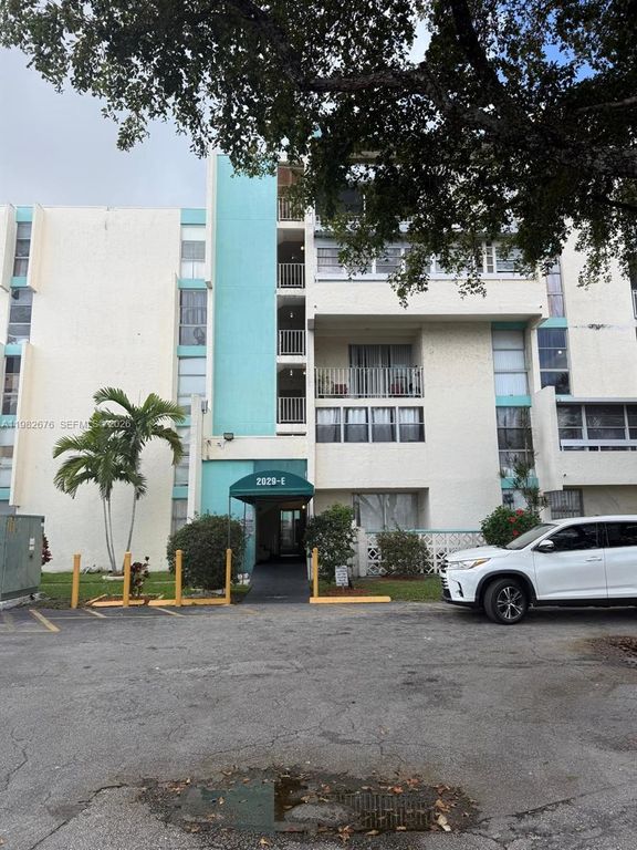 2029 NW 46th Avenue E305, Lauderhill, FL 33313