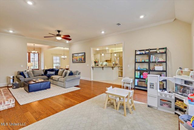 208 Grand Oak Boulevard, Clinton, MS 39056