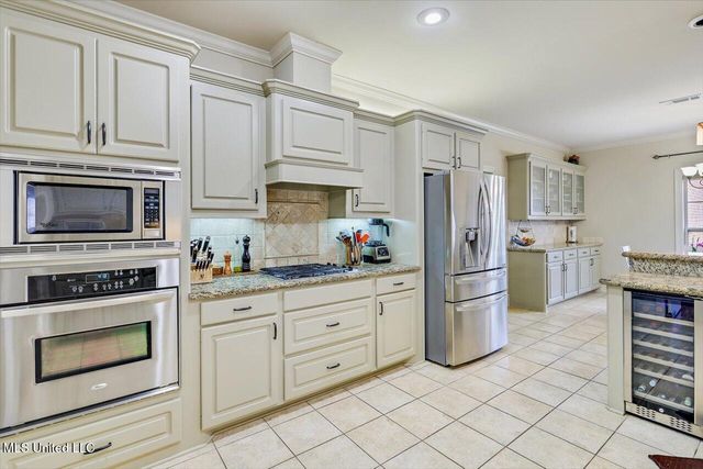 208 Grand Oak Boulevard, Clinton, MS 39056