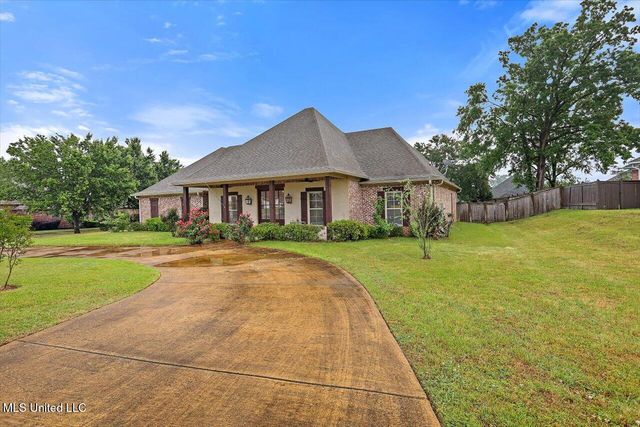 208 Grand Oak Boulevard, Clinton, MS 39056