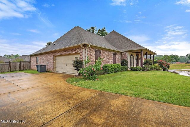 208 Grand Oak Boulevard, Clinton, MS 39056
