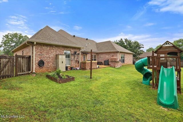208 Grand Oak Boulevard, Clinton, MS 39056