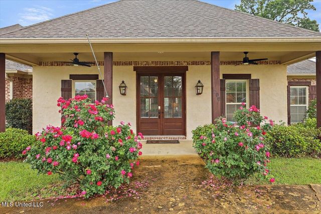 208 Grand Oak Boulevard, Clinton, MS 39056