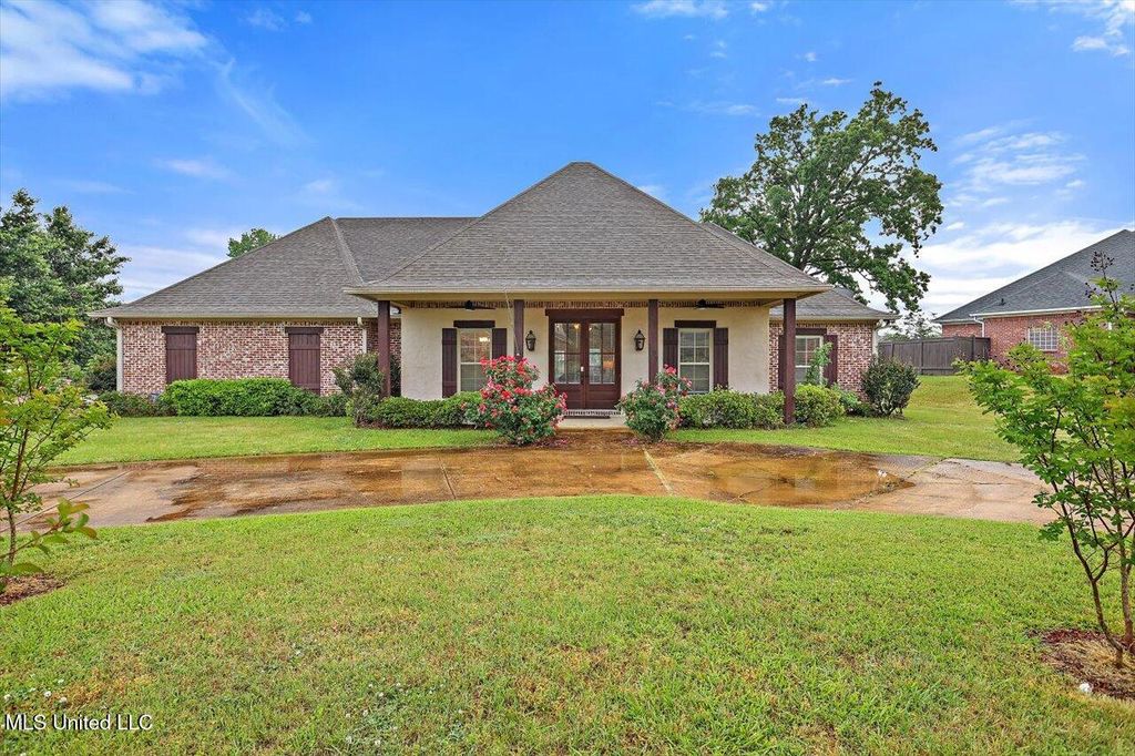 208 Grand Oak Boulevard, Clinton, MS 39056