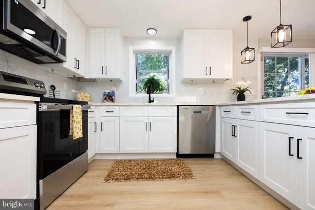 221 W DEER PARK RD, Gaithersburg, MD 20877