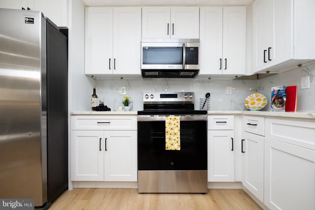 221 W DEER PARK RD, Gaithersburg, MD 20877
