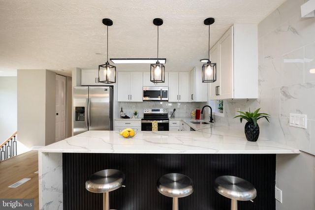 221 W DEER PARK RD, Gaithersburg, MD 20877