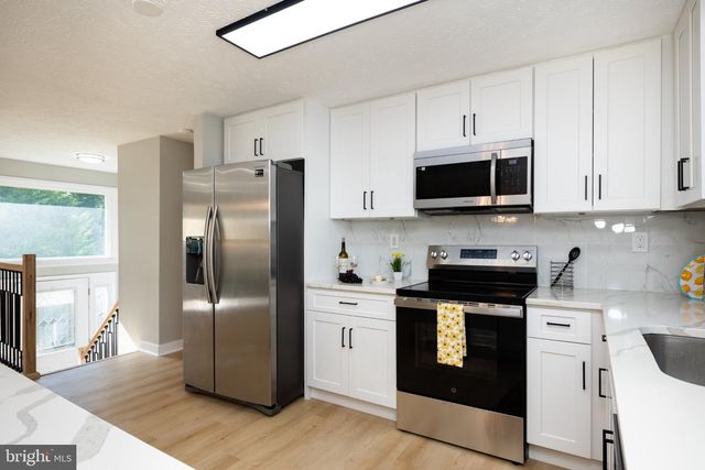 221 W DEER PARK RD, Gaithersburg, MD 20877