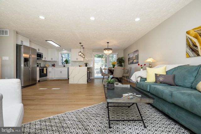 221 W DEER PARK RD, Gaithersburg, MD 20877