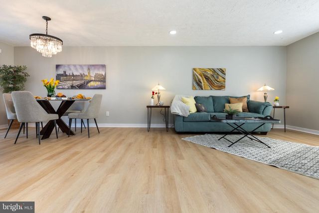221 W DEER PARK RD, Gaithersburg, MD 20877