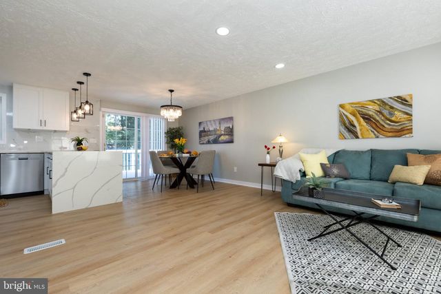 221 W DEER PARK RD, Gaithersburg, MD 20877